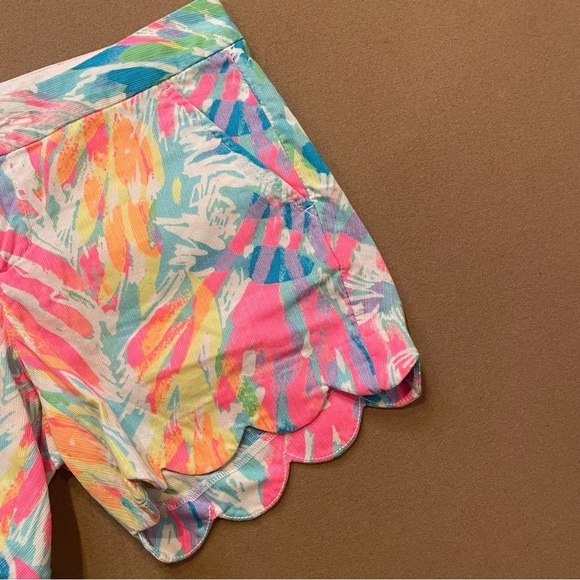 Lily Pulitzer Buttercup Watercolor Scalloped Hem Shorts Size 00 - Picture 3 of 11